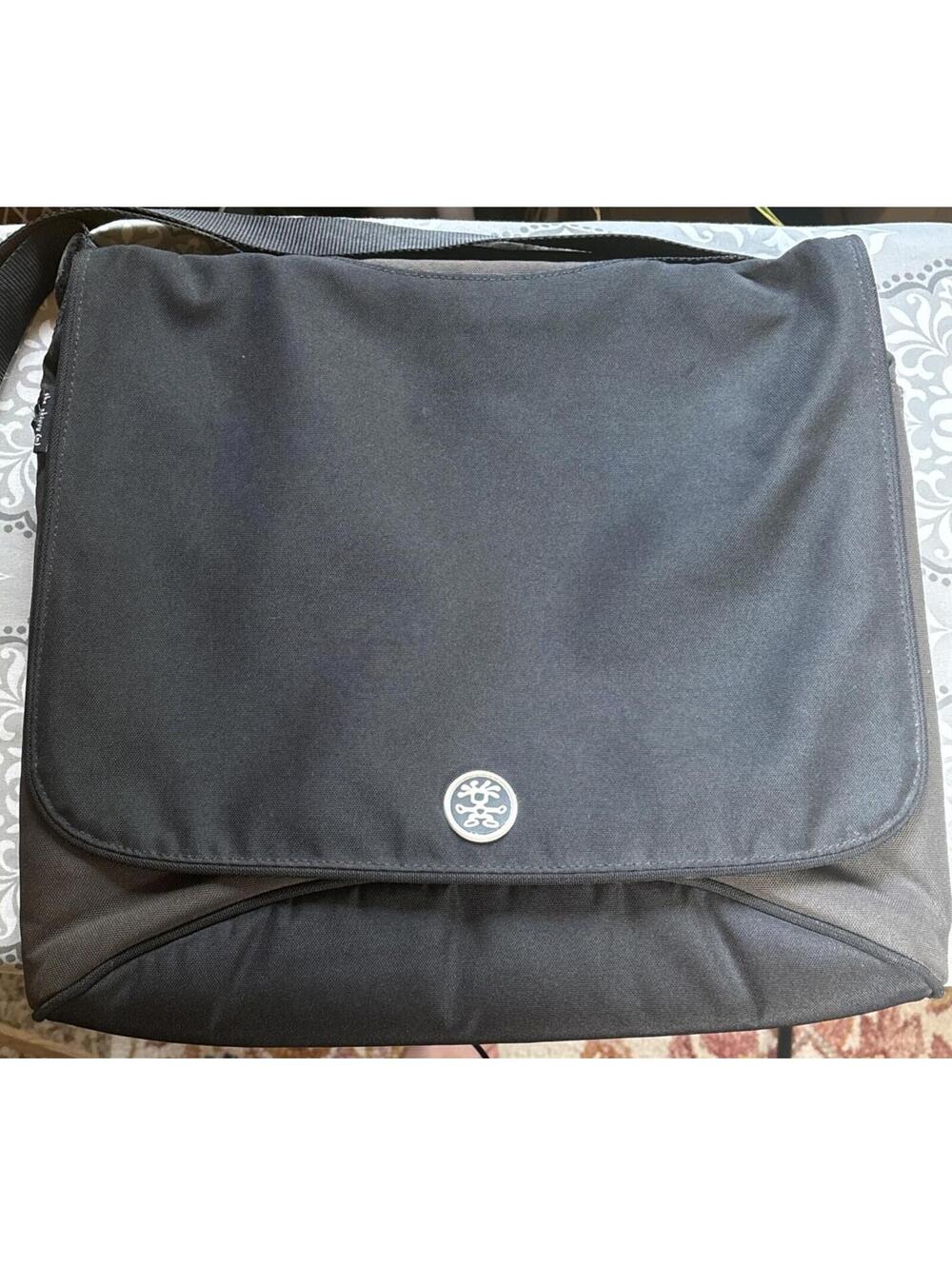 Crumpler The Skivvy Large Messenger Computer Bag Black Yellow